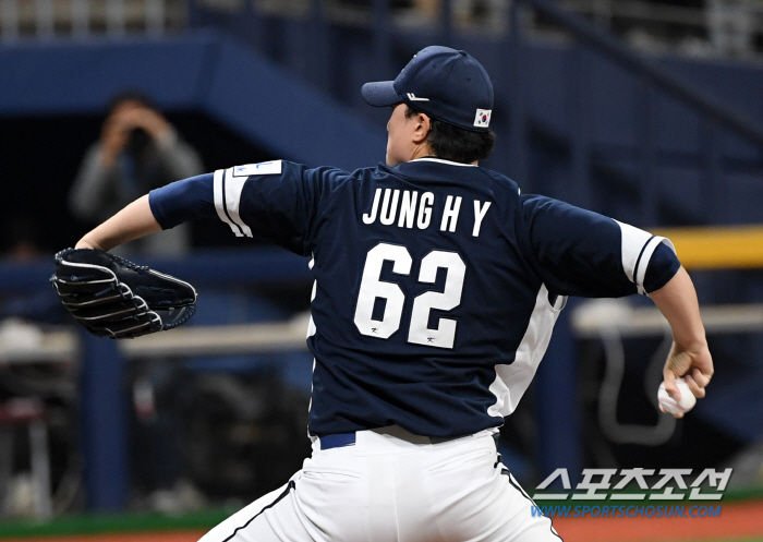 'Probably the strongest' Cuban hit all the starters and scored eight consecutive hitters... Korea 2-0 → 13 to 3, 2 consecutive wins. 'Ryu Joong Il-ho'Premier 12 semifinal hopes revealed 