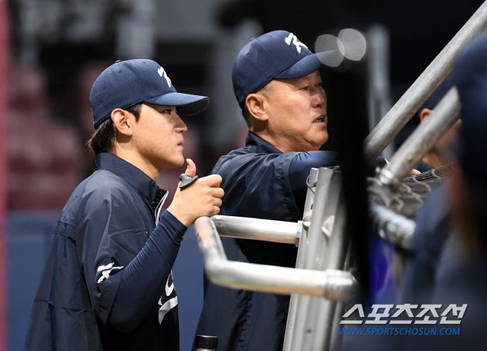  Kim Do-young, who monopolized the love of KBO legend Jang Jong-hoon with 340 home runs...'Now, the national third baseman'