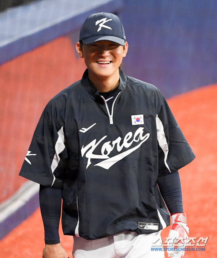  Kim Do-young, who monopolized the love of KBO legend Jang Jong-hoon with 340 home runs...'Now, the national third baseman'