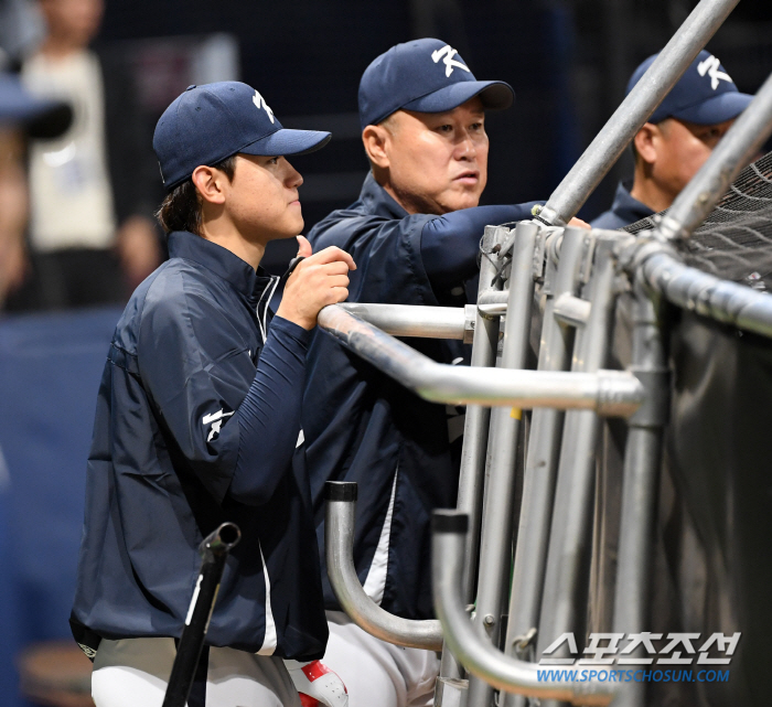  Kim Do-young, who monopolized the love of KBO legend Jang Jong-hoon with 340 home runs...'Now, the national third baseman'