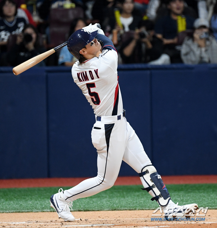  Kim Do-young, who monopolized the love of KBO legend Jang Jong-hoon with 340 home runs...'Now, the national third baseman'