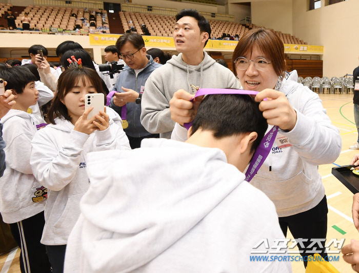  Vice Minister of Culture, Sports and Tourism Jang Mi-ran who came to cheer for students