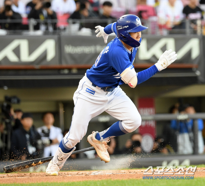 'What should I do with the national team's injury.' Only four outfielders are out. Director Ryu Joong-il 'We're going with 4 people' 