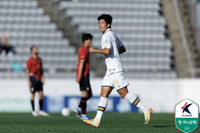 'Kim Shin-jin's debut goal  Byun Kyung-joon's 1 goal - 2 assists' E-Land won 3-0 against Gyeongnam...Foundation's 2nd PO line confirmed  secured at least 3rd place 'Dan's best performance'