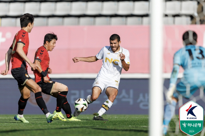 'Kim Shin-jin's debut goal  Byun Kyung-joon's 1 goal - 2 assists' E-Land won 3-0 against Gyeongnam...Foundation's 2nd PO line confirmed  secured at least 3rd place 'Dan's best performance'