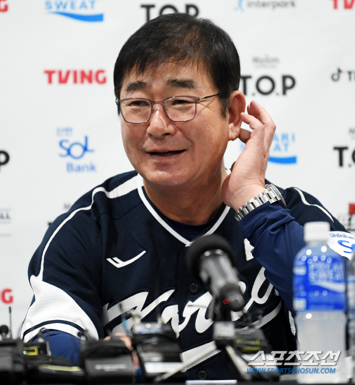 Now that we've won two consecutive games against Cuba, don't you think the pitching is coming up too fast...' Even if the coach is good or bad, he is just worried. Ryu Joong-il 'I'm still thinking about typing number 4.''