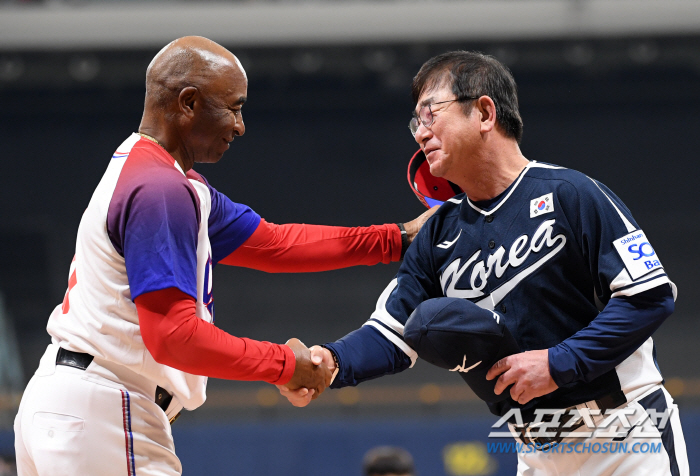 Now that we've won two consecutive games against Cuba, don't you think the pitching is coming up too fast...' Even if the coach is good or bad, he is just worried. Ryu Joong-il 'I'm still thinking about typing number 4.''