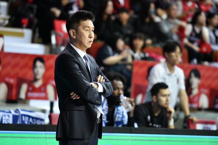  Director Kim Sang-sik 'There is no way at the moment, and domestic players are having a hard time'