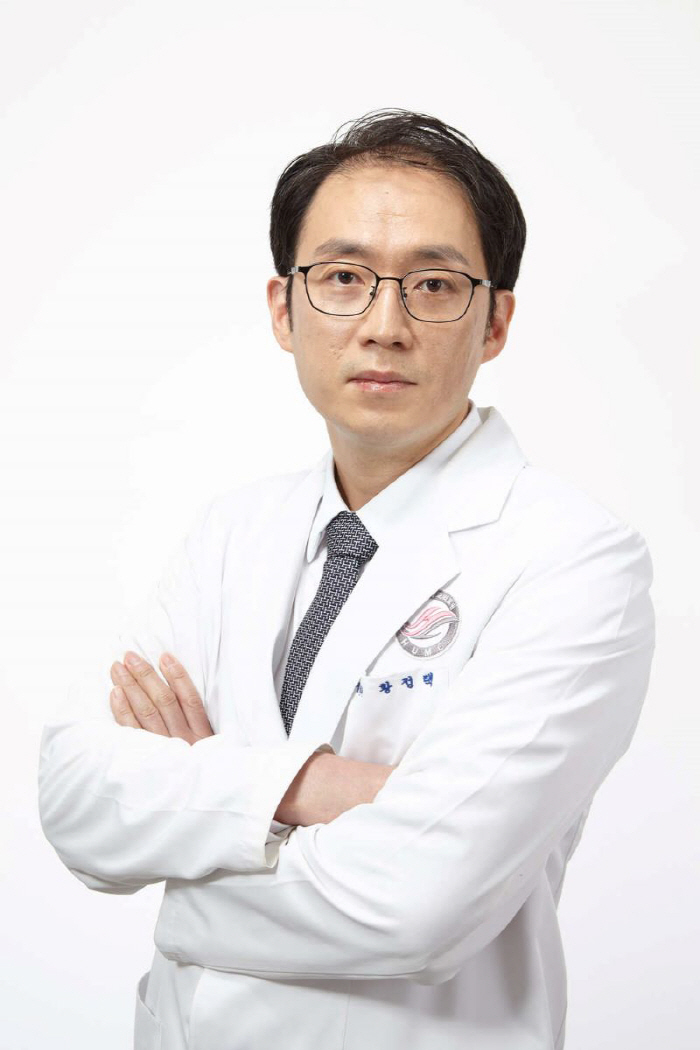 Professor Hwang Jeong-taek of Hallym University Chuncheon Sacred Heart Hospital won the Excellence Jury Prize of the Korean Orthopedic Society