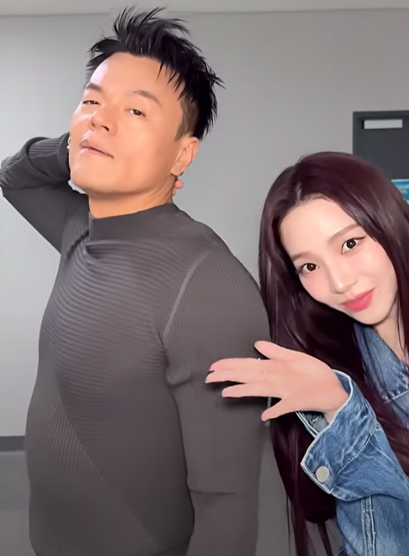 Park Jin-young Shows Off Friendship with aespa in 'Whiplash' Challenge Video