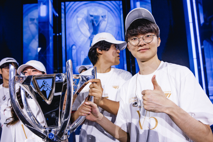 Walls won for the second year in a row, and at the center of history is 'Faker'