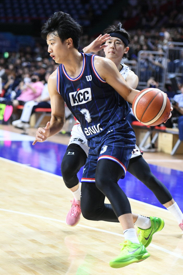 'When you recovered, the button flew'KCC scored double-digit points for five players, including Jung Kwan-jang's green onion Lee Keun-hwi's seven 3-pointers