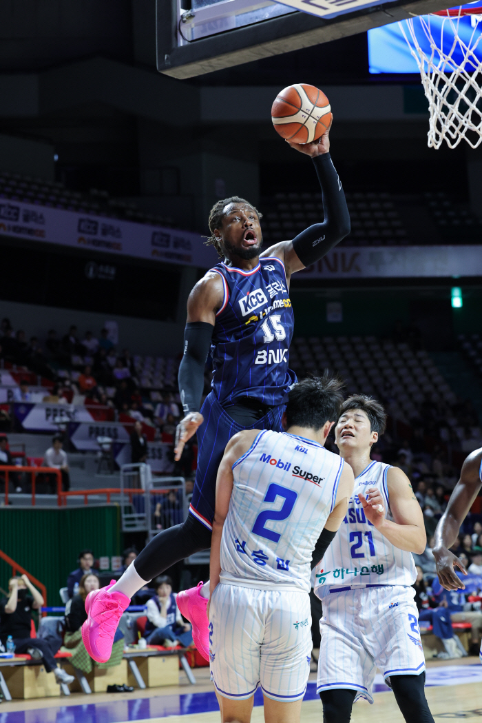 'When you recovered, the button flew'KCC scored double-digit points for five players, including Jung Kwan-jang's green onion Lee Keun-hwi's seven 3-pointers