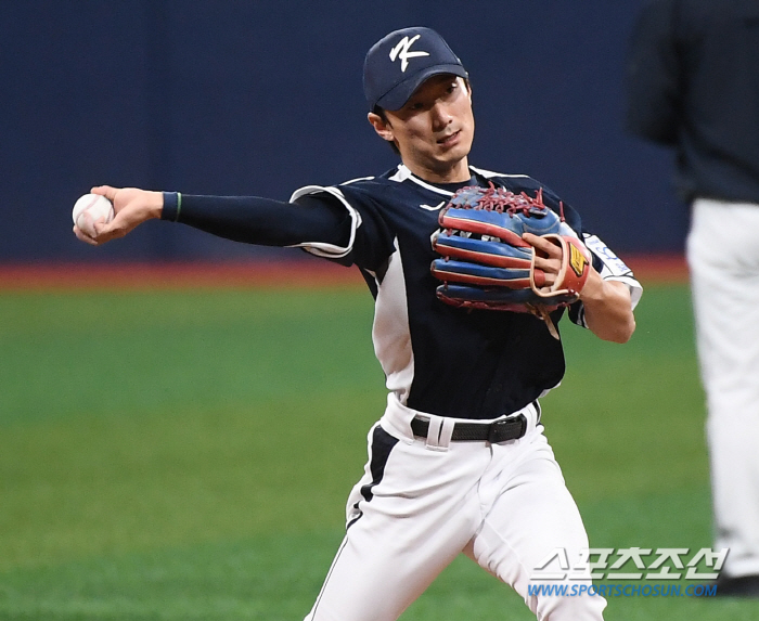 Yook Sung player → pinch runner → second base main player → first national team → It turns out that both inside and outside. Key player 'Cinderella'