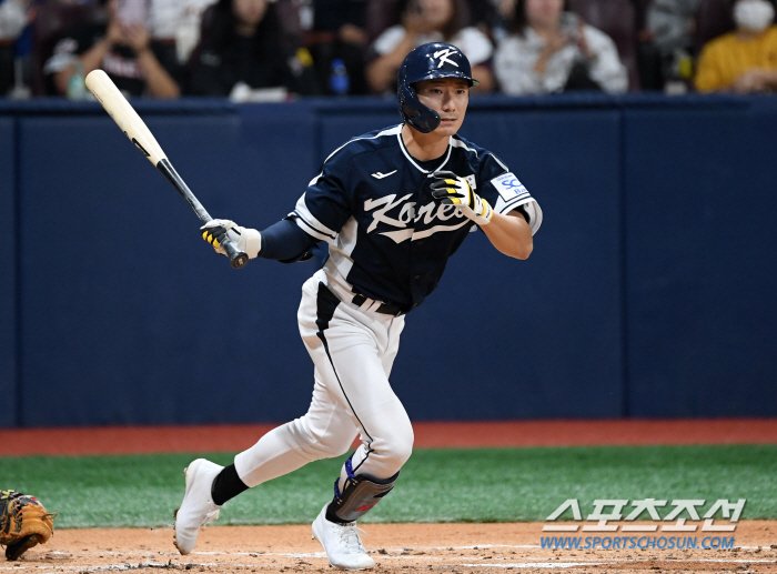 Yook Sung player → pinch runner → second base main player → first national team → It turns out that both inside and outside. Key player 'Cinderella'