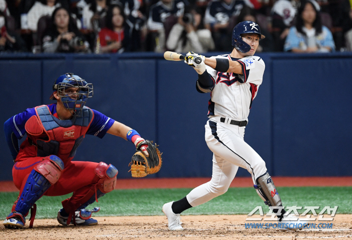 Yook Sung player → pinch runner → second base main player → first national team → It turns out that both inside and outside. Key player 'Cinderella'