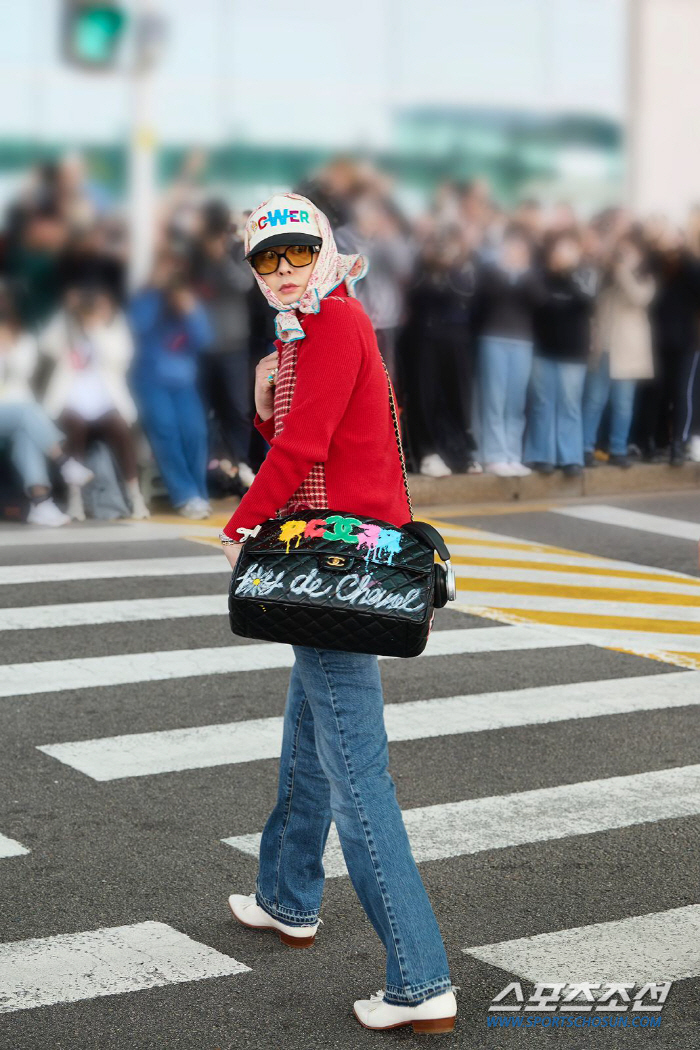 G-DRAGON Heads to Hong Kong in Style for Chanel Cruise Show