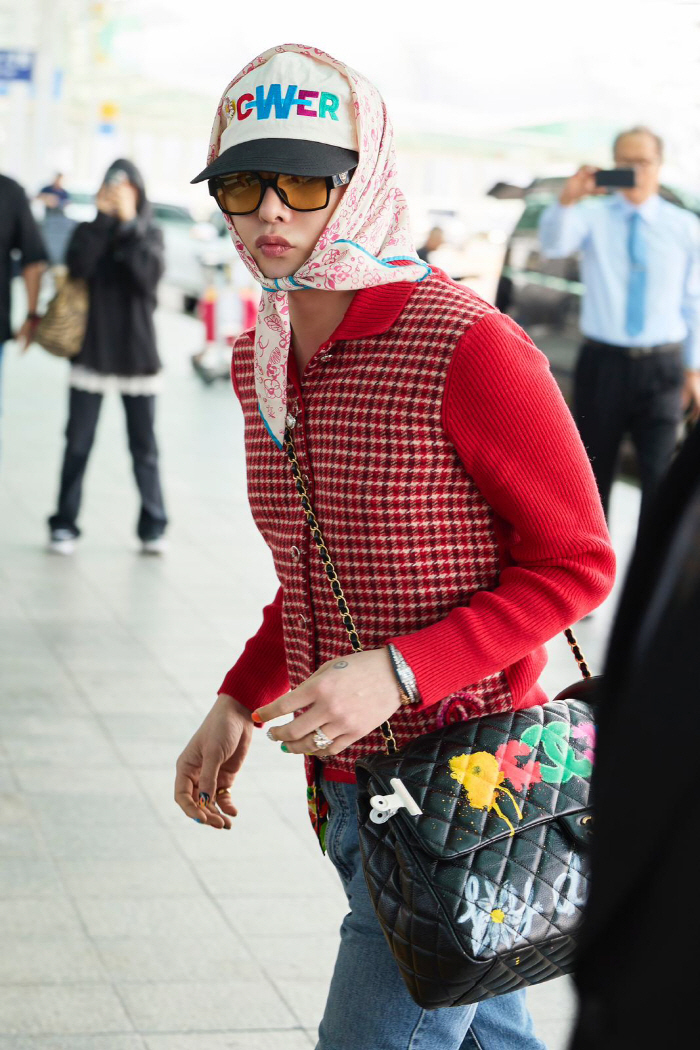 G-DRAGON Heads to Hong Kong in Style for Chanel Cruise Show