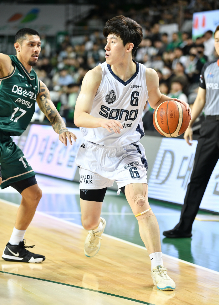 Goyang Sono succeeded in escaping a crushing defeat with DB 79-64 and self-destructed by turning over the DB for the most six consecutive losses in the season