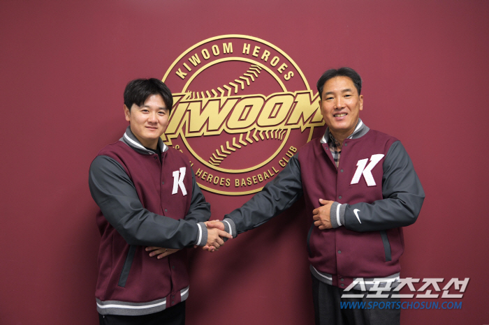 I thought you were going to re-take the FA, but what a trick...Choi Joo-hwan signs 211 non-FA multi-year contract with Kiwoom 