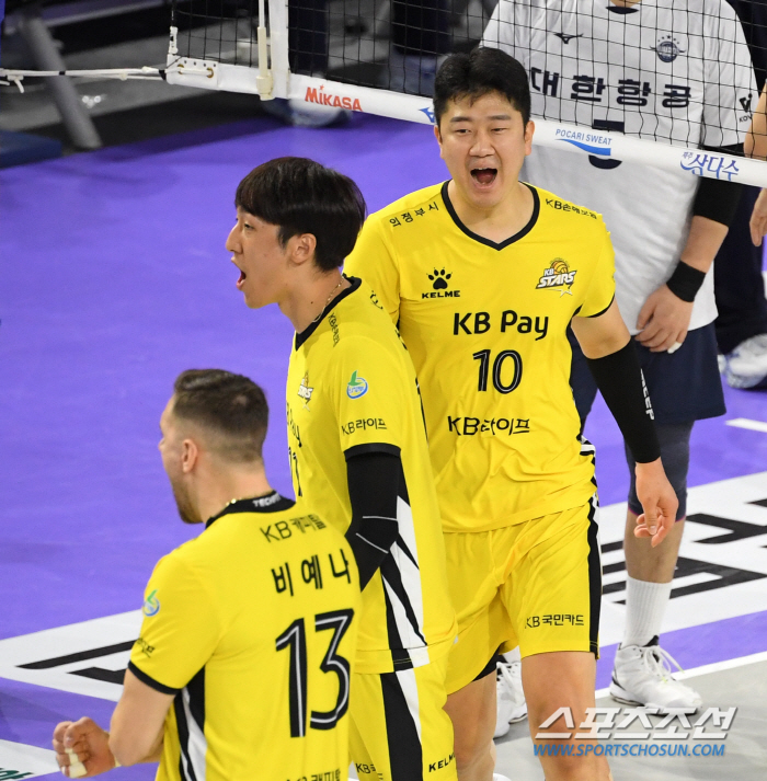 'Jeong Han-yong's Triple Crown & Jeong Ji-seok Return to Perfect Attacks' Korean Air's 2nd consecutive victory'5th consecutive loss of opening' KB Insurance's first point of the season 