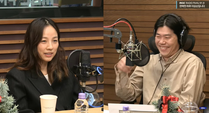 Lee Hyo-ri Opens Up About Nerves and Hair Care on Lee Sang-soon's Radio Show