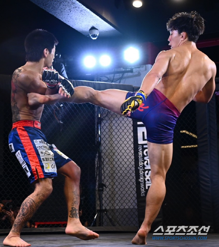 Road FC 18-year-old prospect Cho Joon-gun wins unanimous decision over Japanese veteran in enemy territory