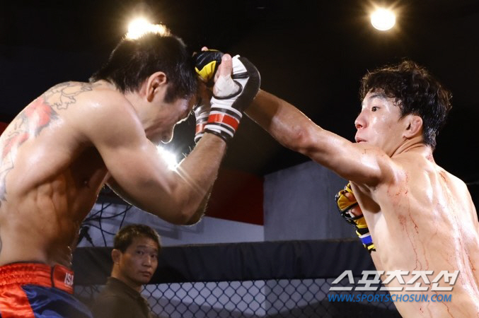 Road FC 18-year-old prospect Cho Joon-gun wins unanimous decision over Japanese veteran in enemy territory