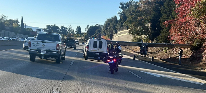 Small plane that ran out of fuel, no crash on the highway