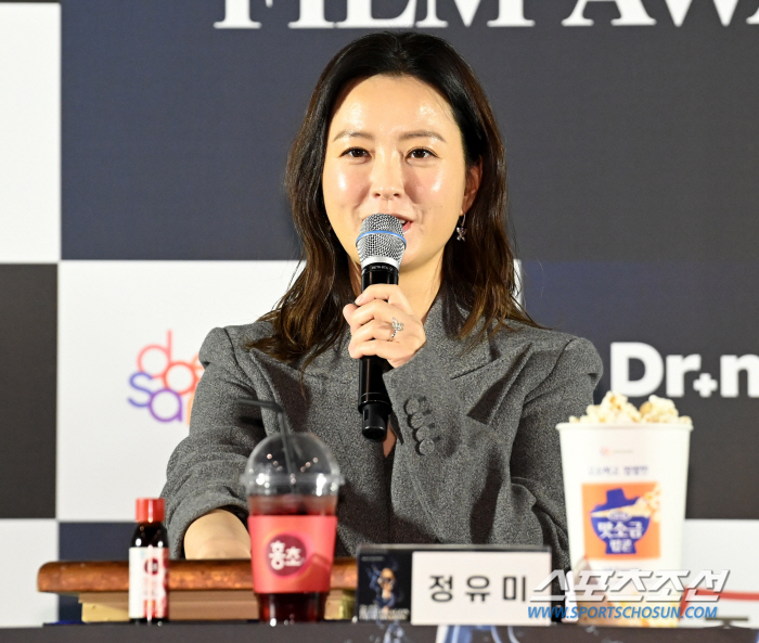  'Gift I want to keep getting 'Lee Byung-hun →'Cheongryong' Trophy' as Ko Min-si said (Roundup)