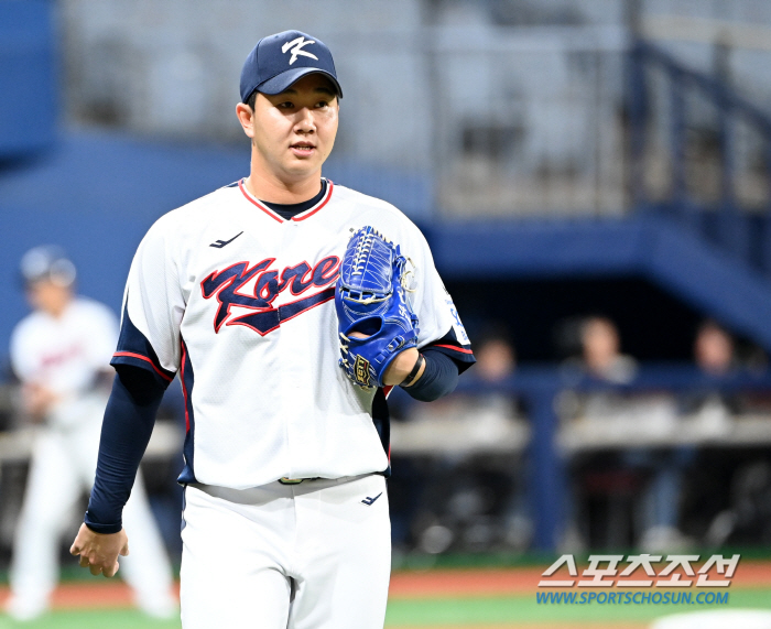 The final entry hint captured at the Sangmu practice game. And selection for the Taiwan-Cuba match. I'm still thinking about the pitcher entry. Ryu Joong-il's choice is