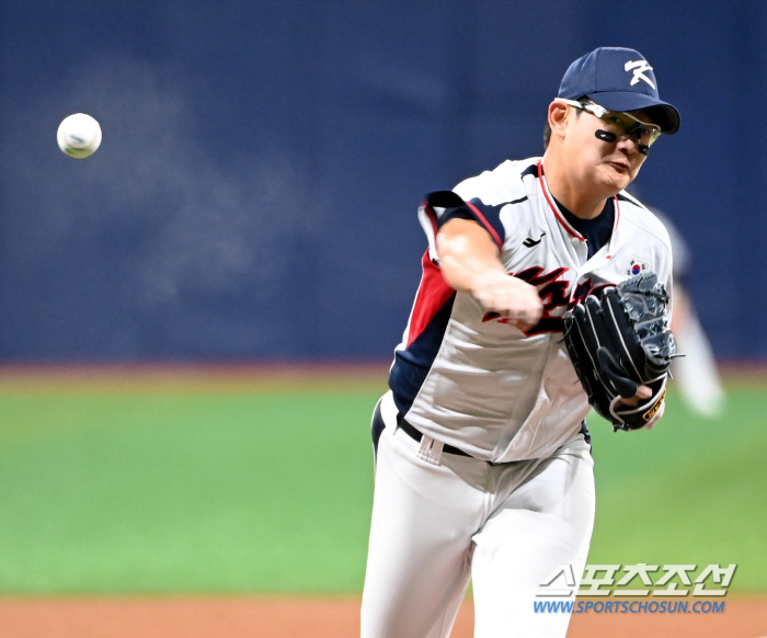 The final entry hint captured at the Sangmu practice game. And selection for the Taiwan-Cuba match. I'm still thinking about the pitcher entry. Ryu Joong-il's choice is