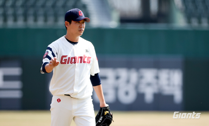 The heyday that came to my 30th → elbow surgery at the peak'Baseball life? It's not time to give up yet.' Lee In-bok's sincerity to leave Lotte. 