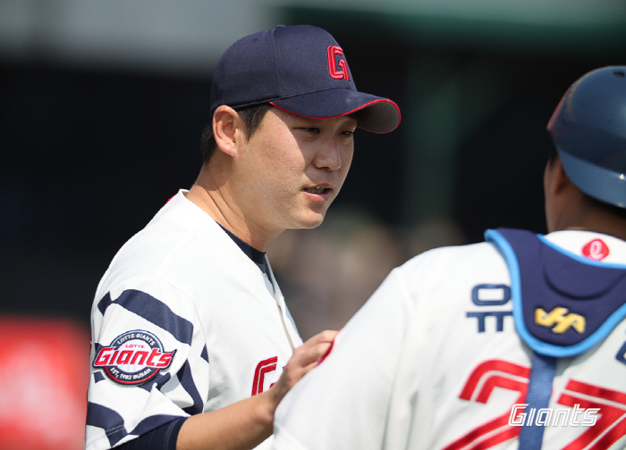 The heyday that came to my 30th → elbow surgery at the peak'Baseball life? It's not time to give up yet.' Lee In-bok's sincerity to leave Lotte. 