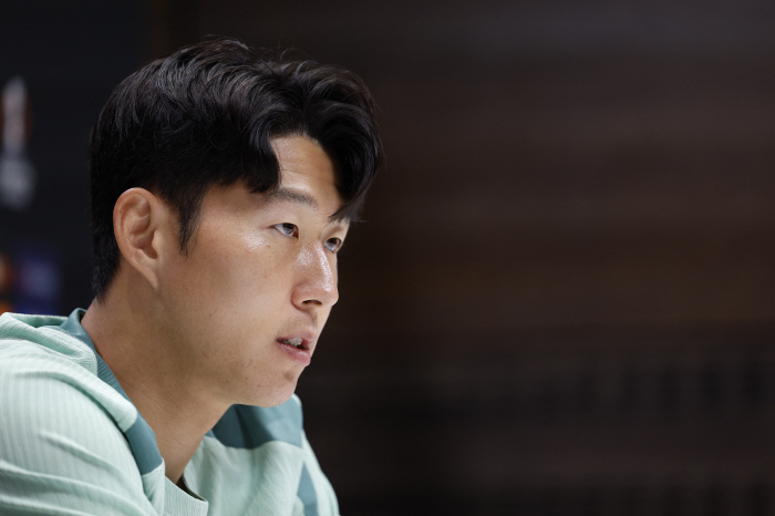 How much money do you earn because of Son Heung-min...'950 billion in revenue' Tottenham extend one year because they don't want to raise their salary → Tottenham native also opposes to offer a re-signing'