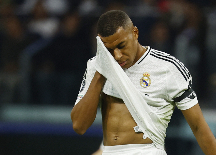 'Is Azar really here?' 'The Transfer of the Century' Mbappe was silent again'It doesn't help at all'...Real lose 1-3 to AC Milan → 17th place in UCL humiliation