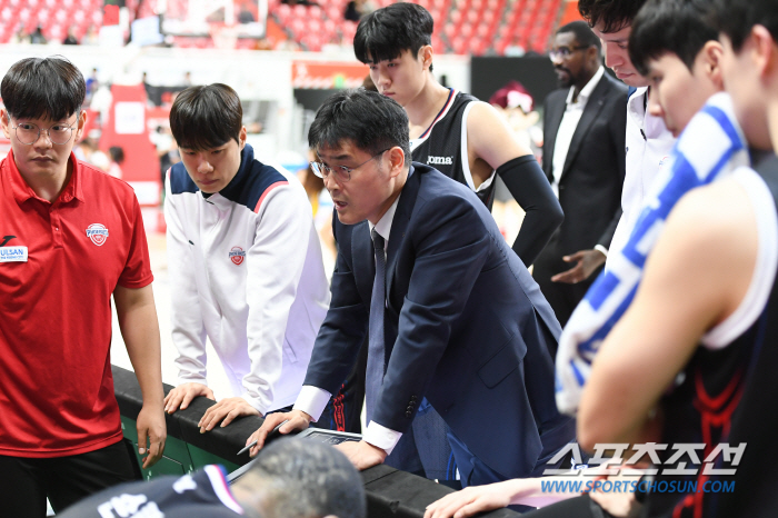  Hyundai Mobis coach Cho Dong-hyun 'A game with nothing to say, sorry for the lack of home victory.' Encouragingly signed'