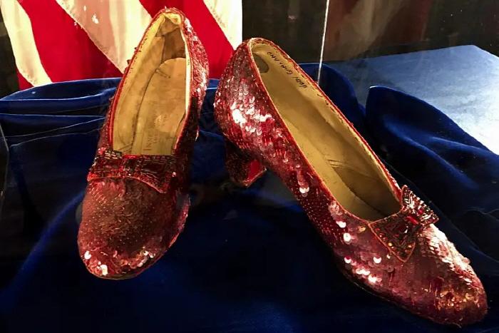 'Wizard of Oz'' auction after 20 years of shoe theft' worth more than KRW 4.8 billion'