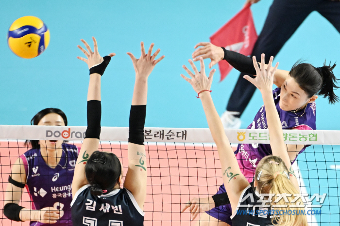 'Just a year and seven months ago, are you sure you're the opponent for the reverse sweep of the champ?' 3-1 Heungkuk Life Insurance has won 5 consecutive games, and Korea Expressway Corporation has won 5 consecutive games 