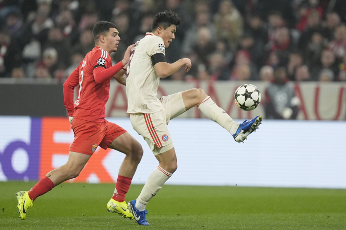 'KIM billion' built 'highest rating'1 point!→Kicker is 'MOTM'Kim Minjae, 100% Pass Success Rate 'Defensively Perfect'...Munich won 1-0 against Benfica