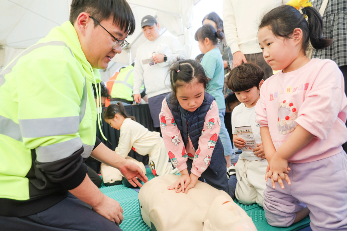 Korean Horse Racing Society implements joint safety festival by Ministry of Employment and Labor