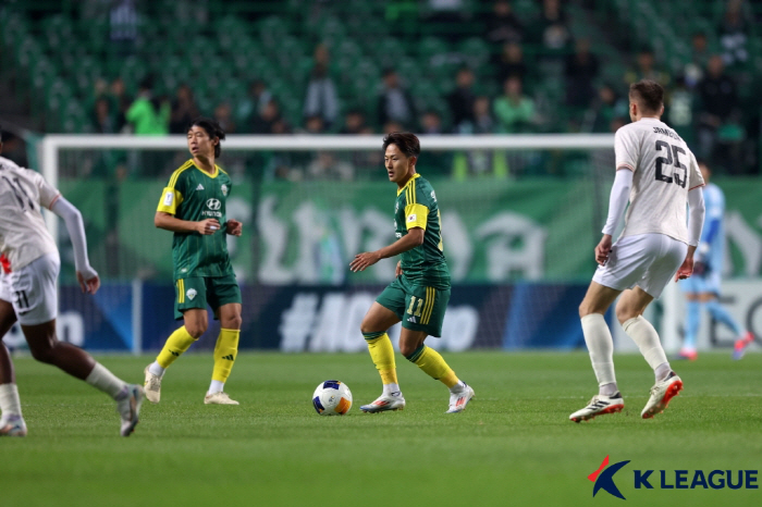 'Lee Seung-woo's free roll  Thiago's winning goal' Jeonbuk, Slangoré 1-0 home fan, booed at 'Answer'