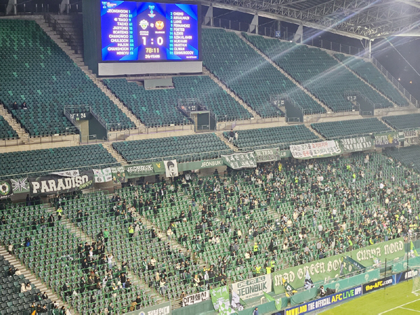 'Lee Seung-woo's free roll  Thiago's winning goal' Jeonbuk, Slangoré 1-0 home fan, booed at 'Answer'