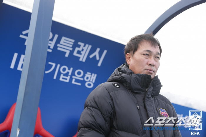 Suwon FC Women's coach Park Gil-young's earnest wish'Seoyeon (Shim) and Chae-rim (Kang) Let's go together with Star ★'