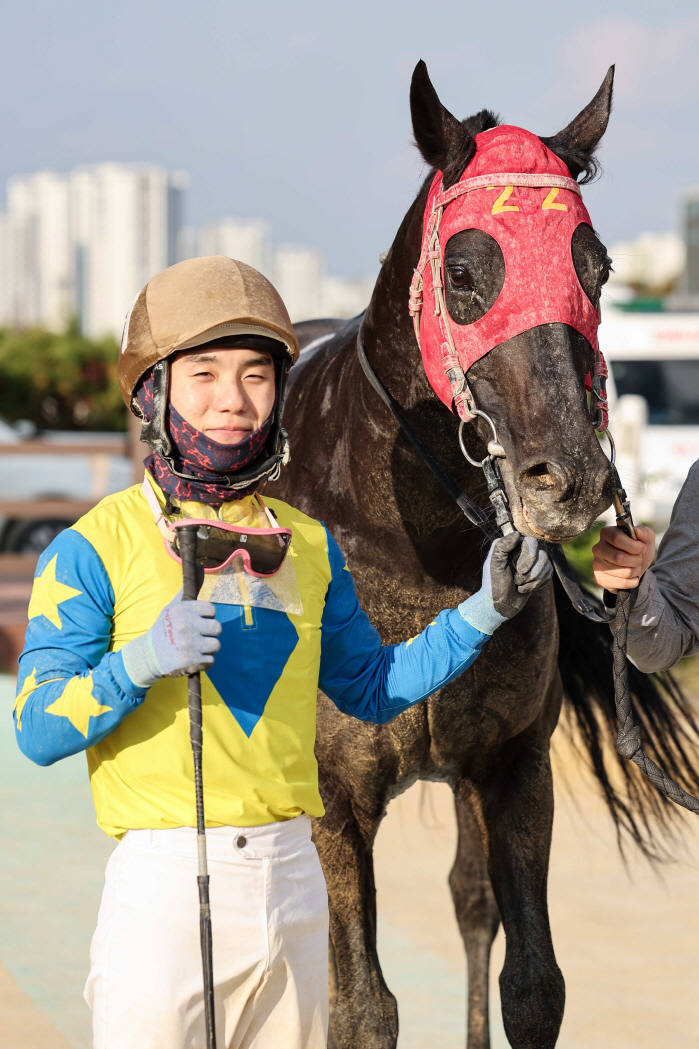  The veteran's fighting spirit 'Thunder Horse' won the 13th Seoul Economic Newspaper Cup