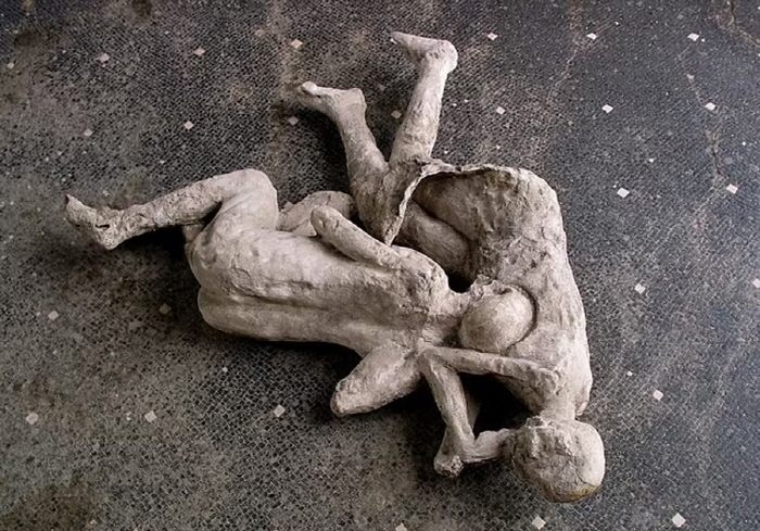 As a result of DNA analysis of Pompeii's body, it was not a family, but a man, a man, a woman, a man