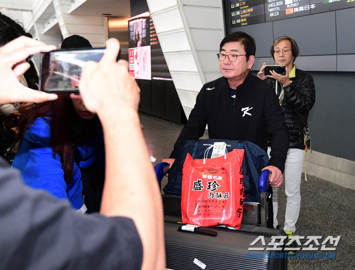 Did Taiwanese baseball fans fall in love with it?' Kim Do-young is also popular in Taiwan, and enters Taiwan as a showdown site for the national baseball team (Taiwan Field)