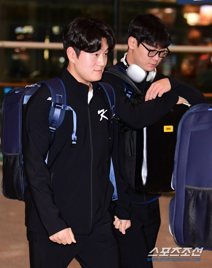 'Showing off idol-level popularity...' The departure site of the Premier 12 baseball team, the airport scenery filled with fans (Incheon Airport Site)