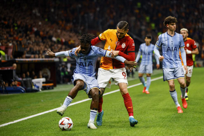 Son Heung-min ran for no reason! Tottenham's tragic performance, 2-3 defeat to Galatasaray 'Oshimen Multi-goal'