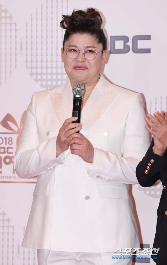 Lee Young-ja Critiques Kim Sook's Popularity, Sparking Talent Debate